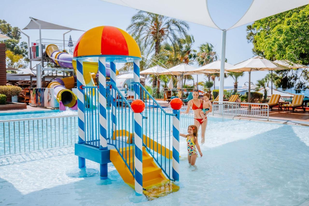 Amathus Beach Hotel Limassol Eksteriør billede The resort's water park