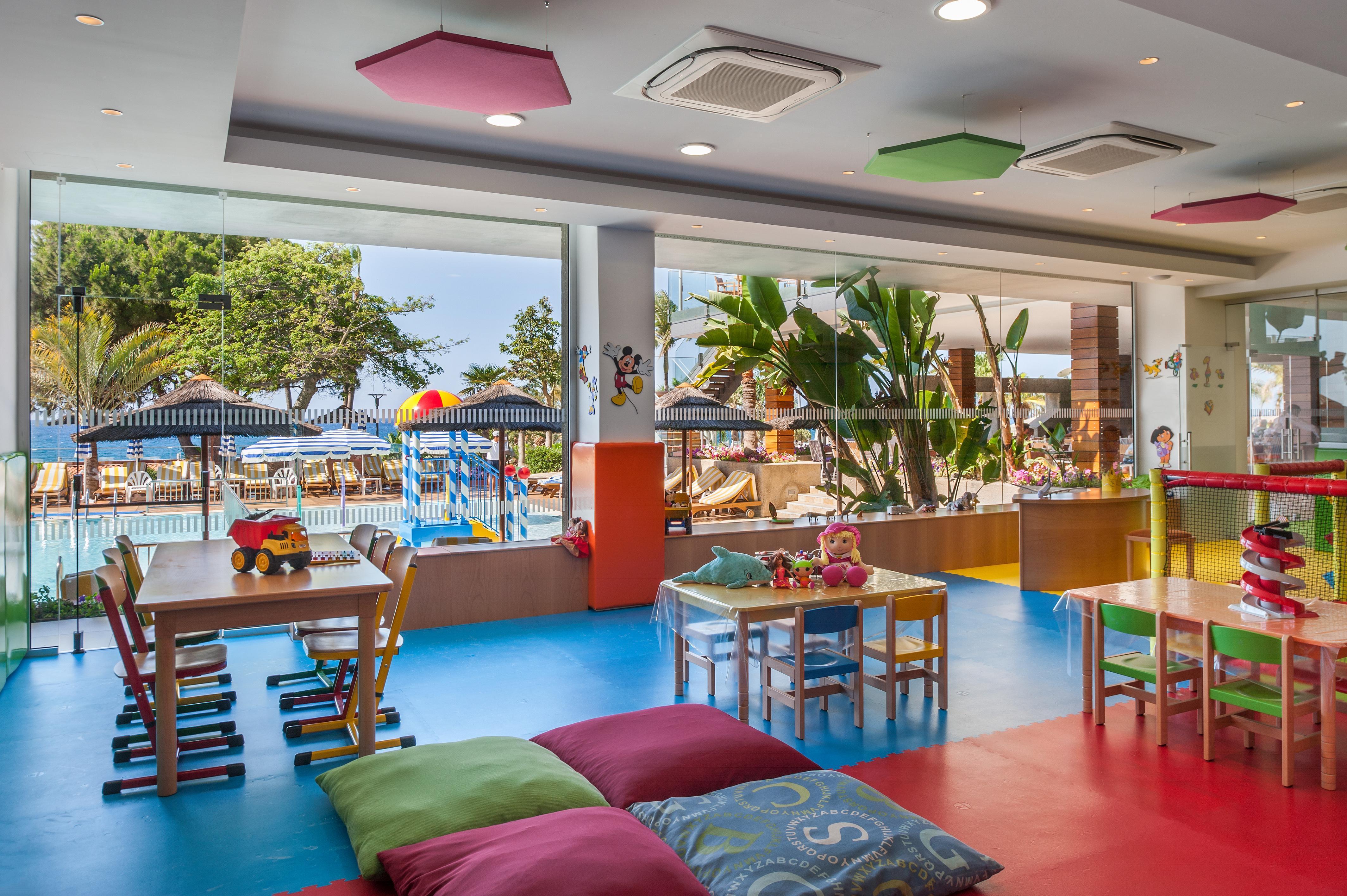 Amathus Beach Hotel Limassol Eksteriør billede Kids Club