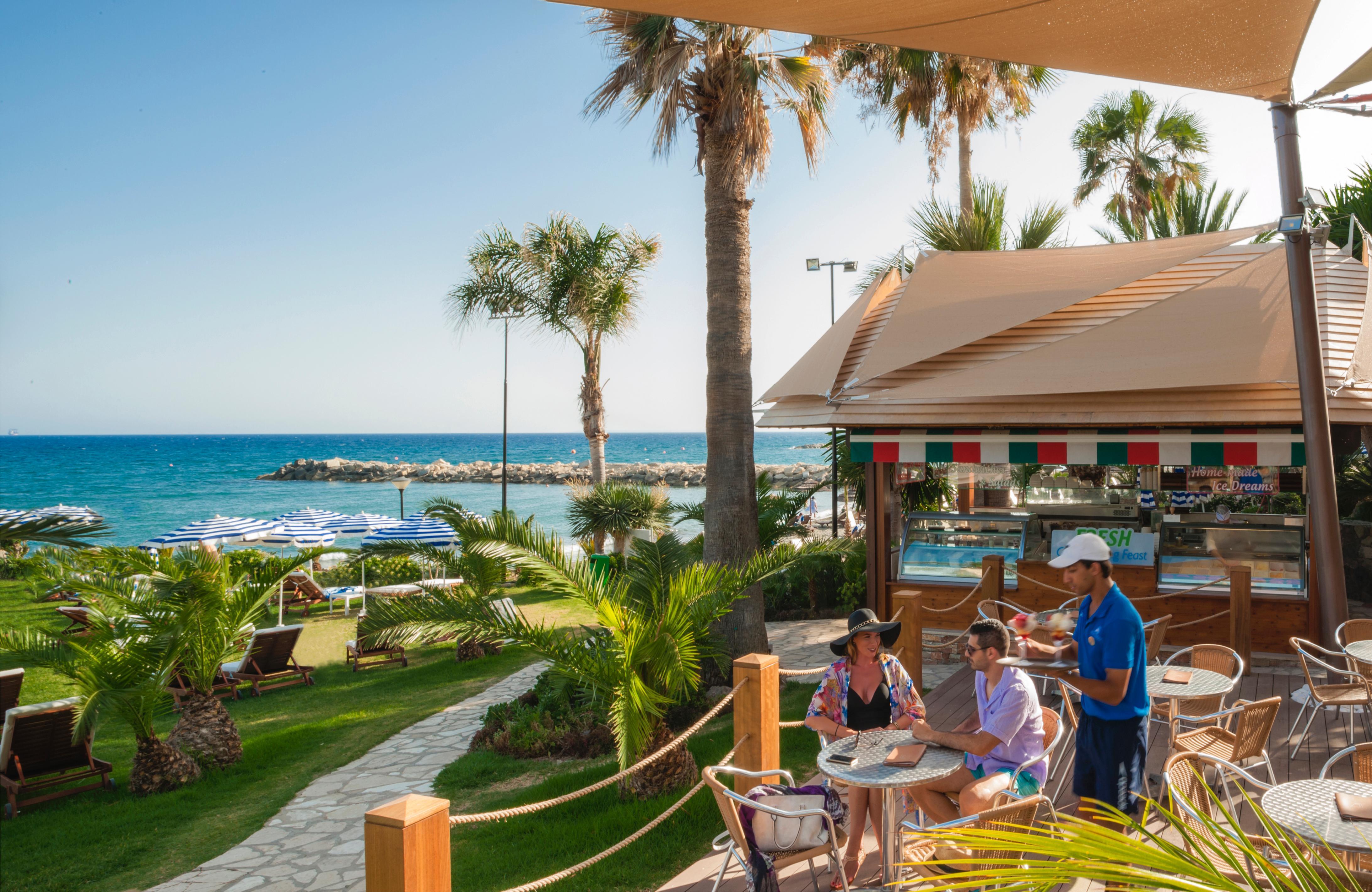 Amathus Beach Hotel Limassol Eksteriør billede Tourists at a beach bar in Limassol, Cyprus