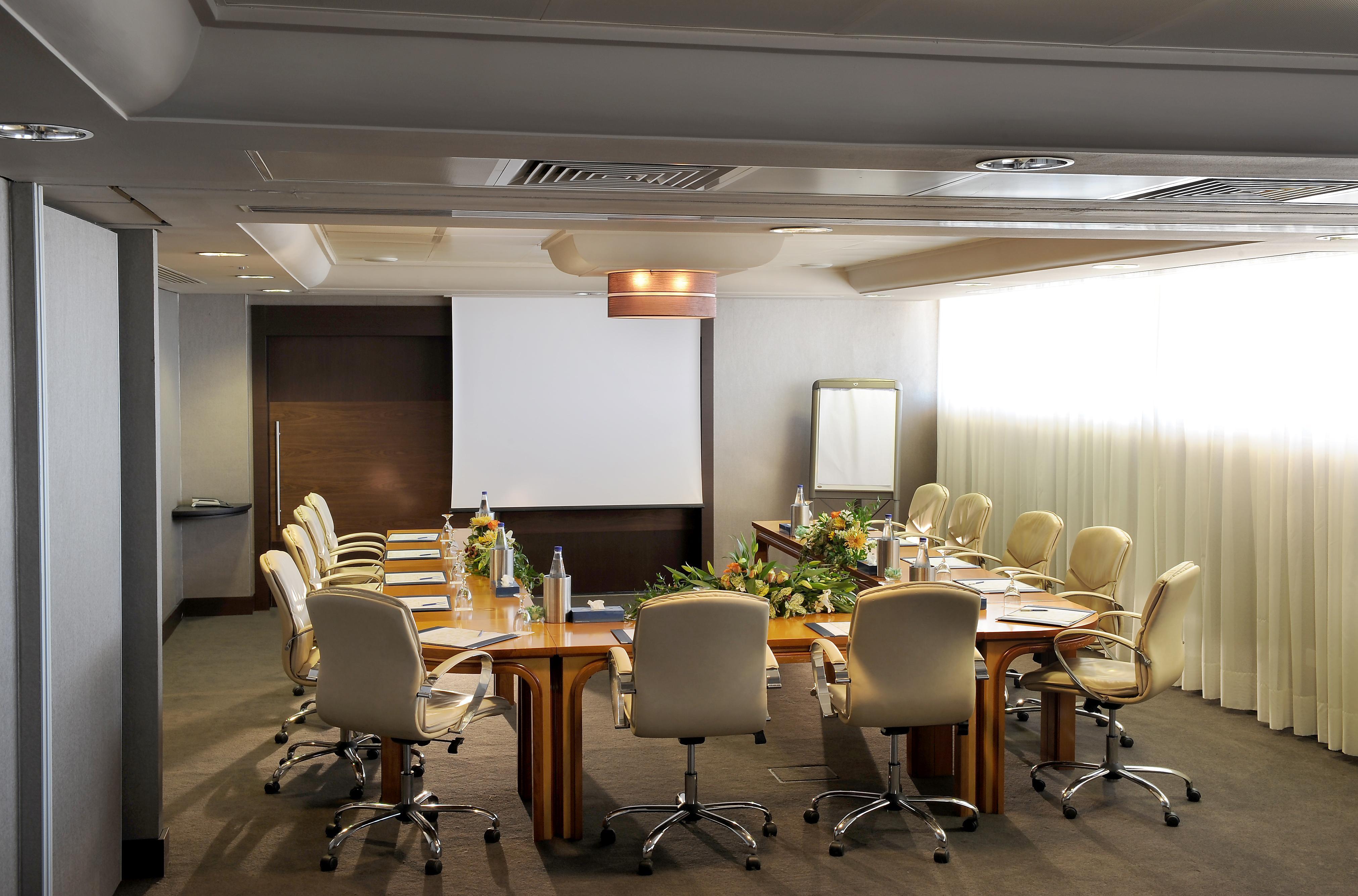 Amathus Beach Hotel Limassol Eksteriør billede A meeting room