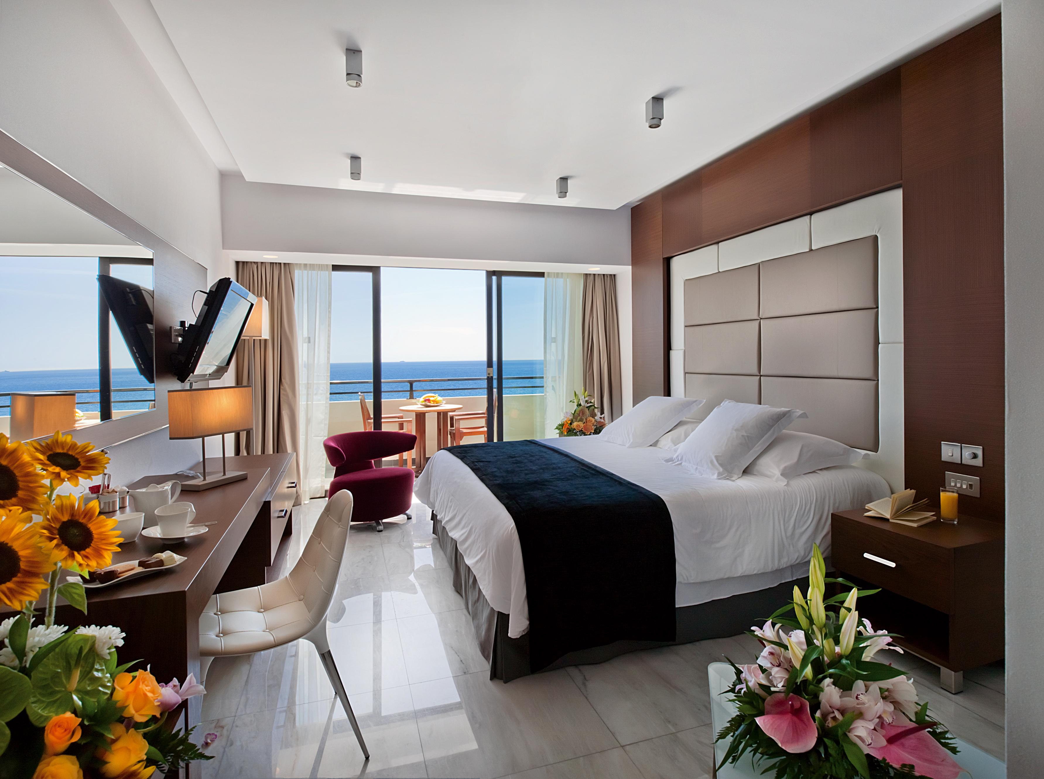Amathus Beach Hotel Limassol Eksteriør billede A bedroom at the hotel